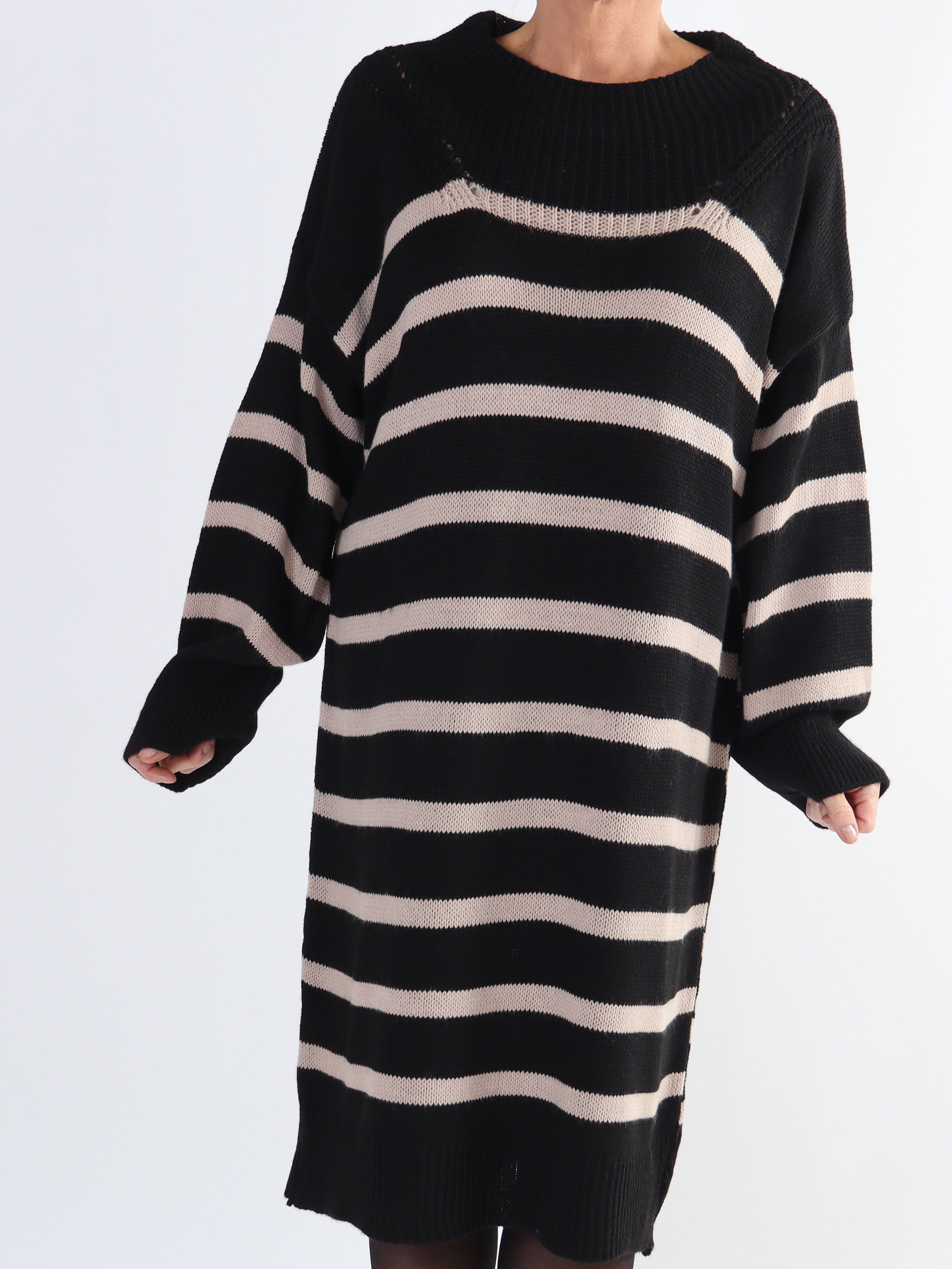 Ciara - Plus size strikkjole med striber